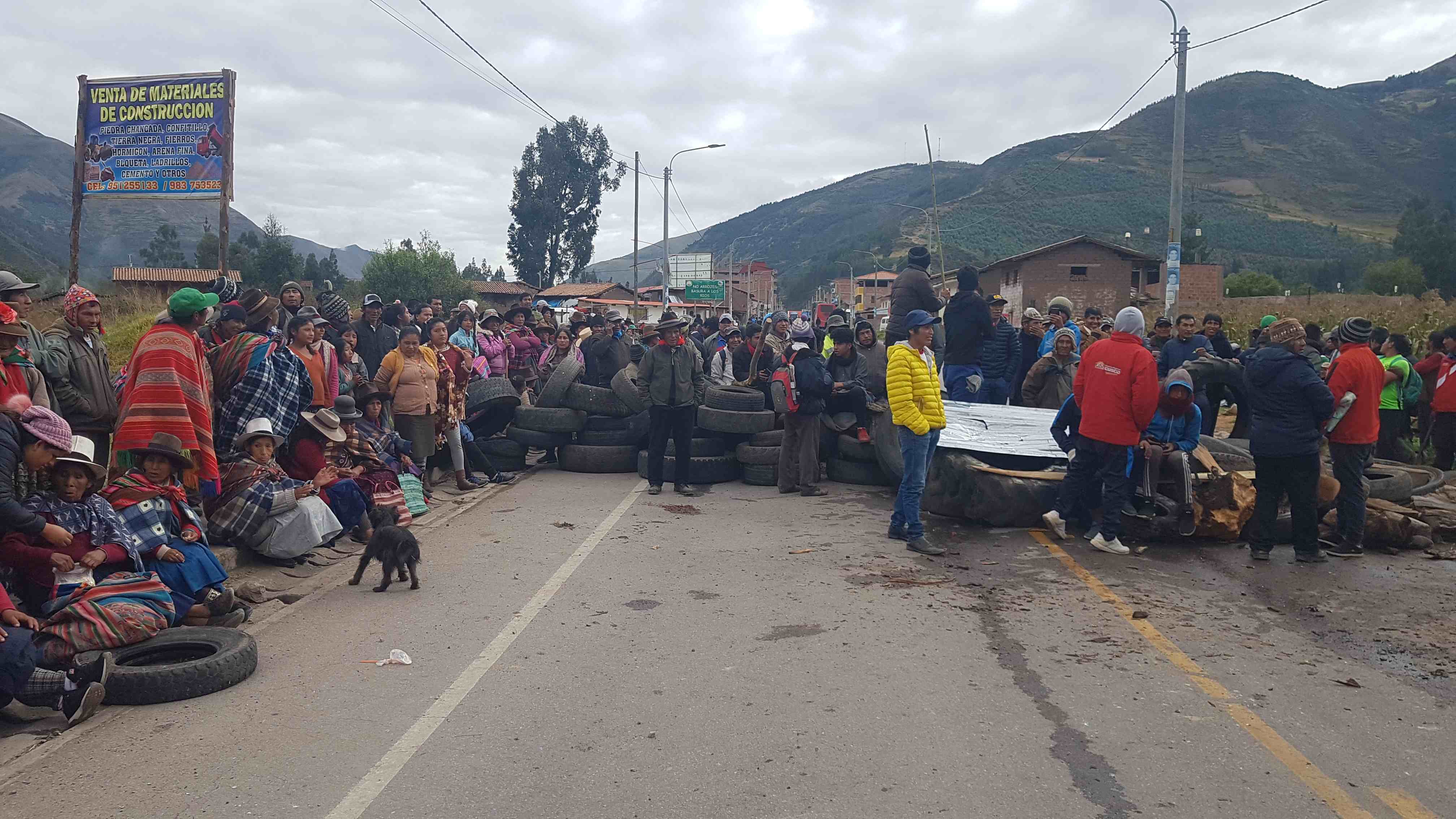 You are currently viewing Straßenblockade von Bolivien nach Perú 🇧🇴🇵🇪